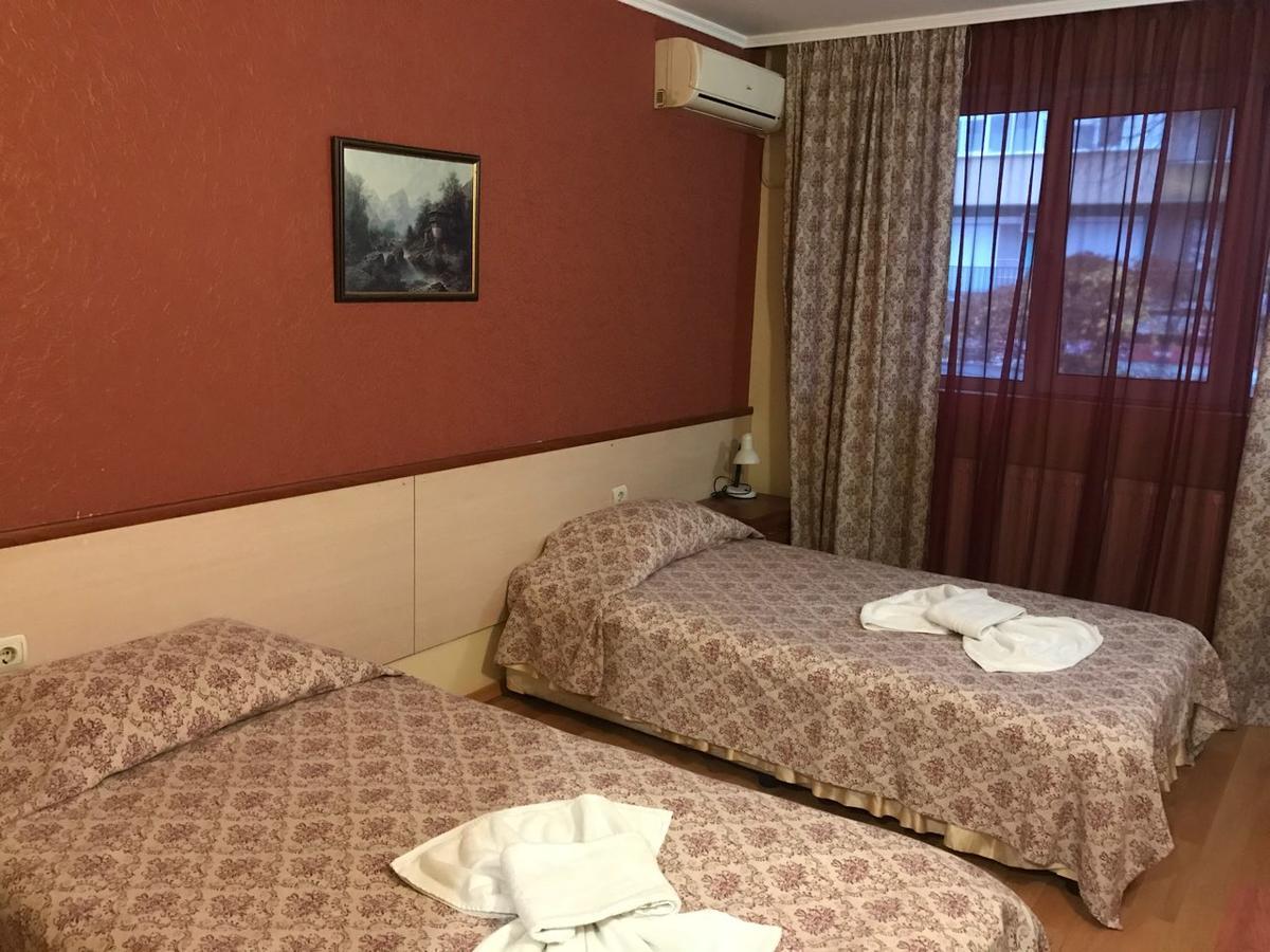 Hotel Triumph Nova Zagora Εξωτερικό φωτογραφία